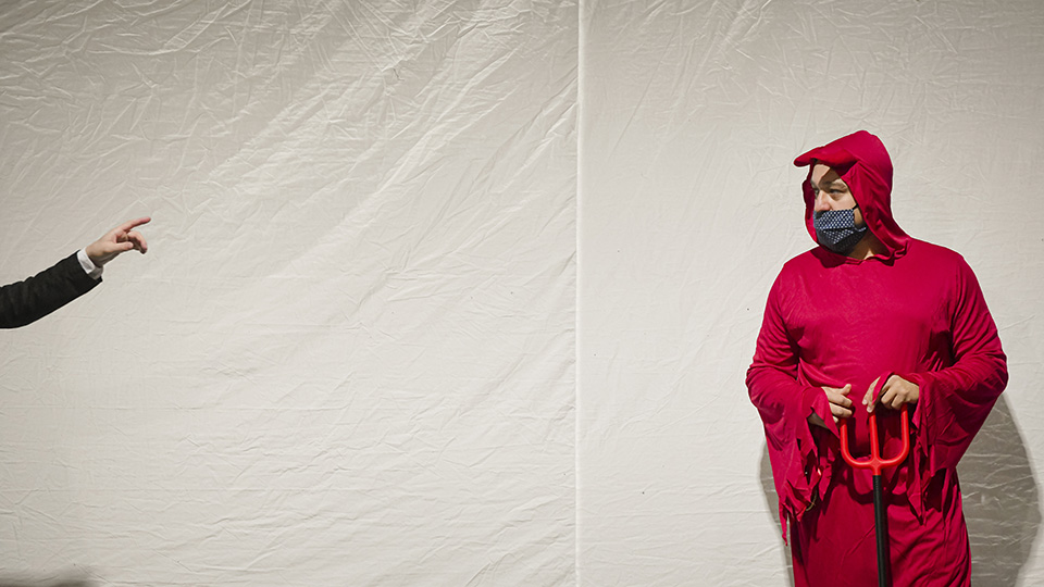 Εκτός φυλακής