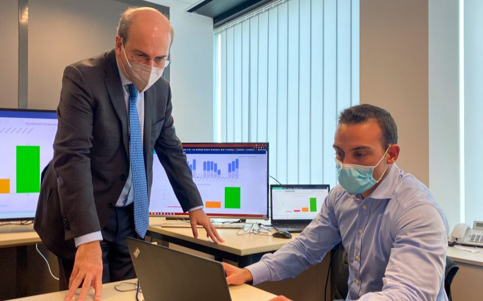 χατζηδάκης-για-ανάκληση-αδειών-στον-ε-561634609