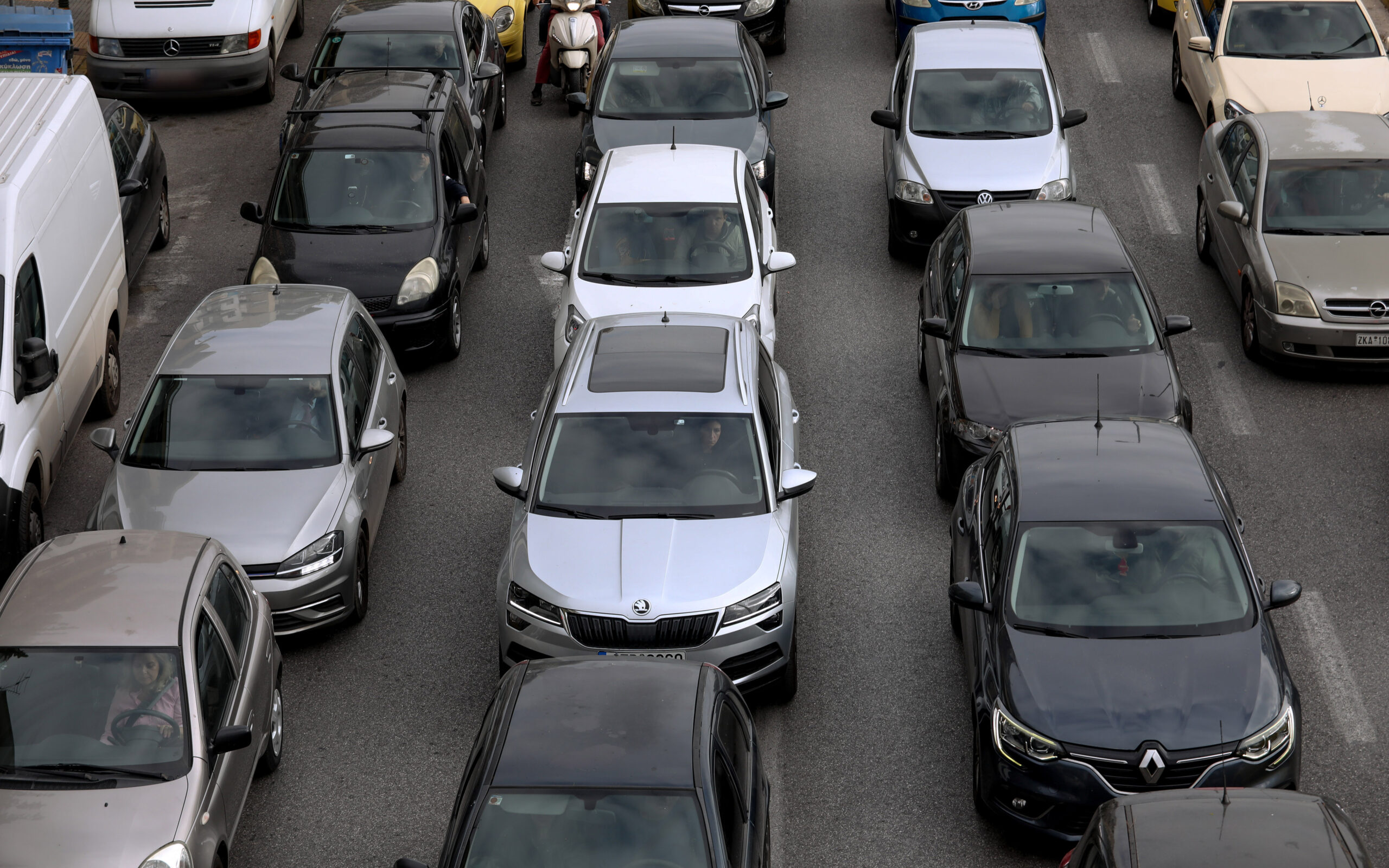 μποτιλιάρισμα-στην-αγορά-των-μεταχει-561652195