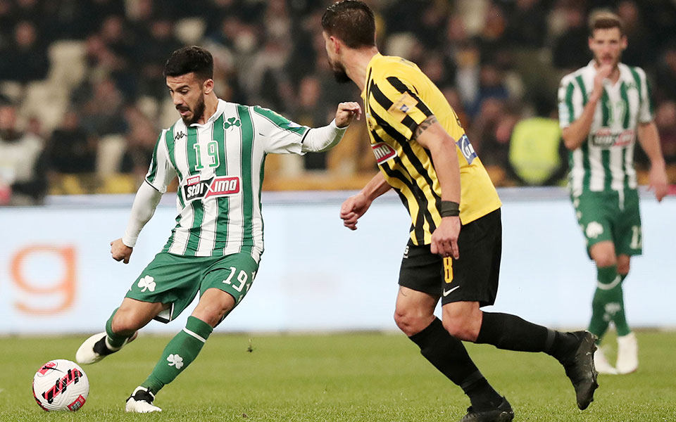 ξεπληρώνει-στο-γήπεδο-τον-παο-ο-βιγι-561621280