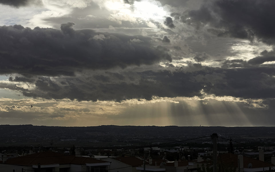 ο-καιρός-σήμερα-βροχές-καταιγίδες-και-561618676