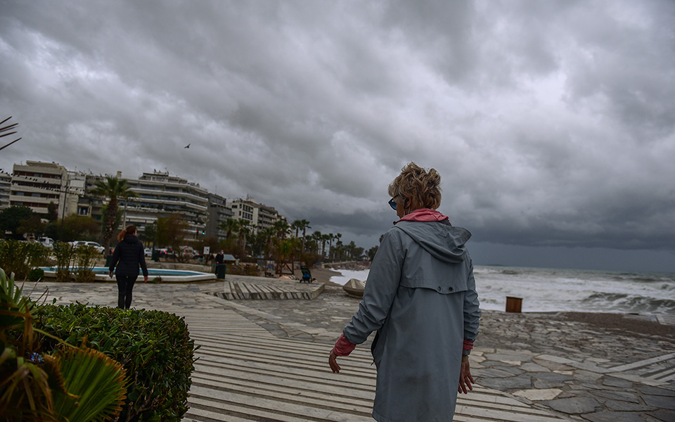 καιρός-βροχές-και-θυελλώδεις-νοτιάδε-561624190