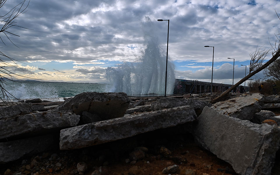 Εικόνες καταστροφής άφησε πίσω της η σφοδρή κακοκαιρία-3