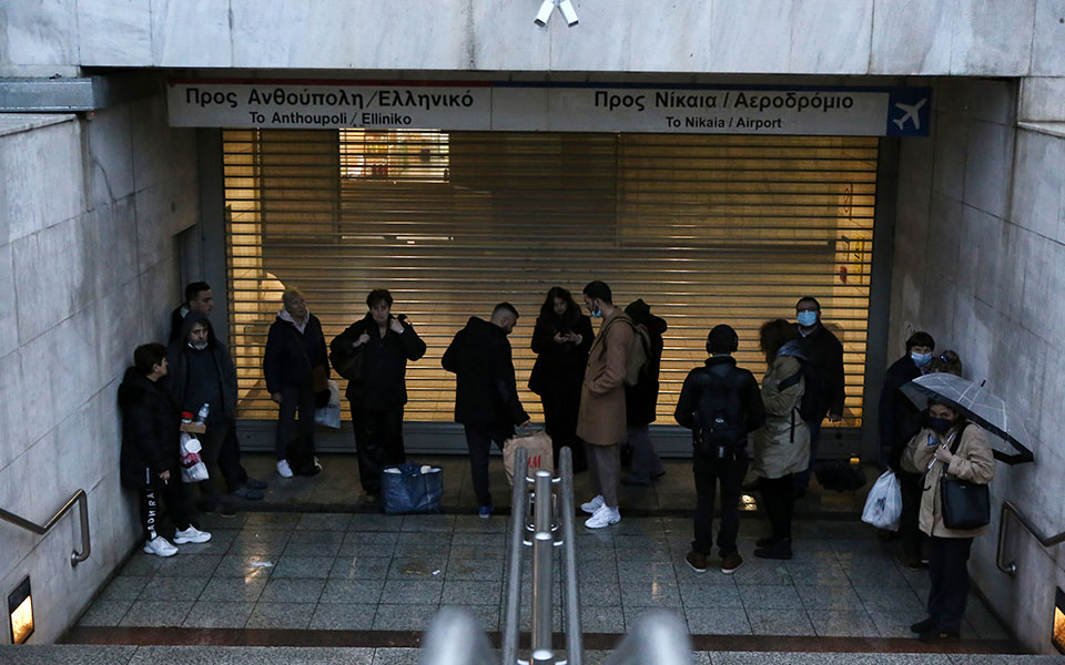 κλειστοί-όλοι-οι-σταθμοί-του-μετρό-στι-561629683