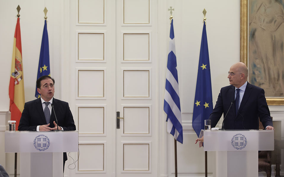 δένδιας-σε-ισπανό-υπεξ-ανησυχία-για-τυ-561629941