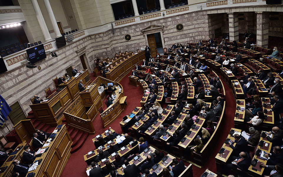 πόλεμος-στην-εξεταστική-για-τις-δημοσ-561630727