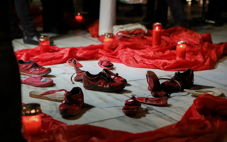 Κακοποίηση γυναικών: 6.700 κλήσεις, αμέτρητες σιωπές-2