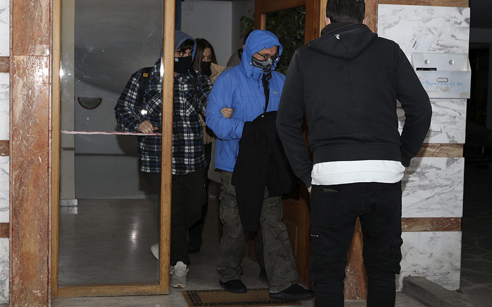 παραδόθηκε-μετά-τη-μήνυση-ο-παναγιωτό-561643681