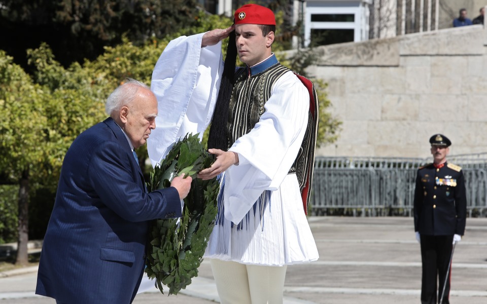 me-times-archigoy-kratoys-i-kideia-toy-karoloy-papoylia6