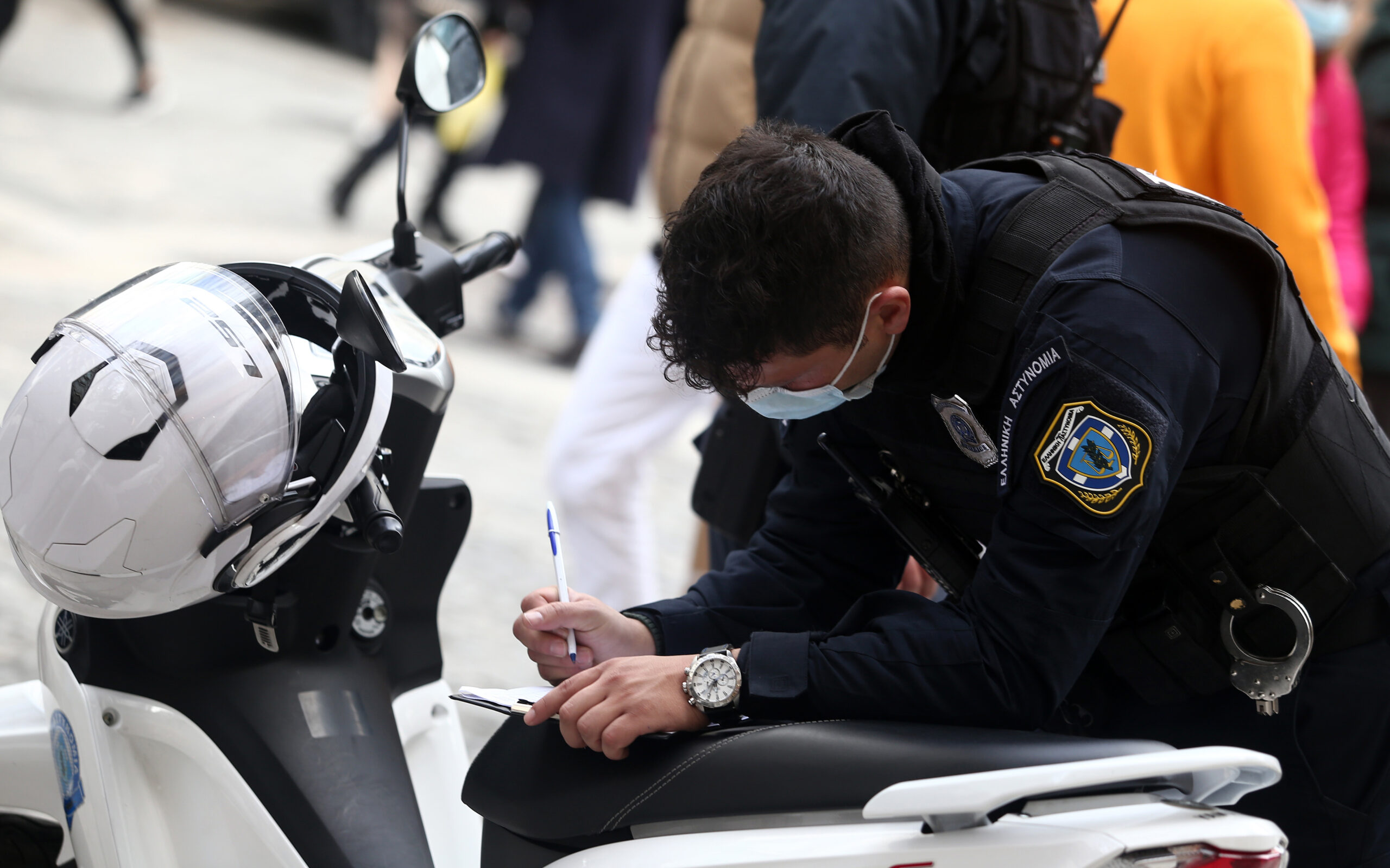 μέτρα-για-τον-κορωνοϊό-τρεις-συλλήψει-561648163