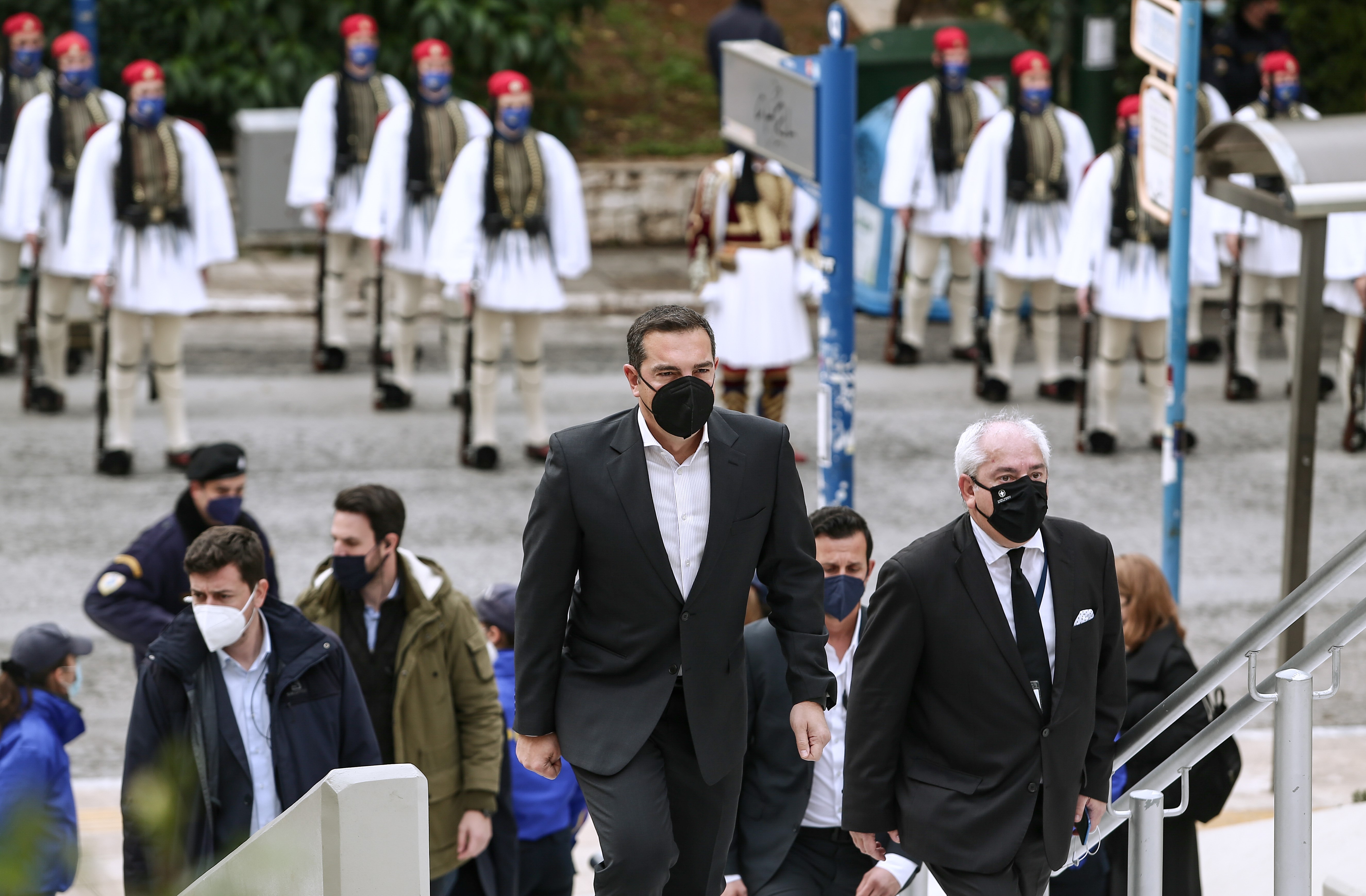 Κάρολος Παπούλιας: «Ύστατο χαίρε» με τιμές αρχηγού κράτους-4