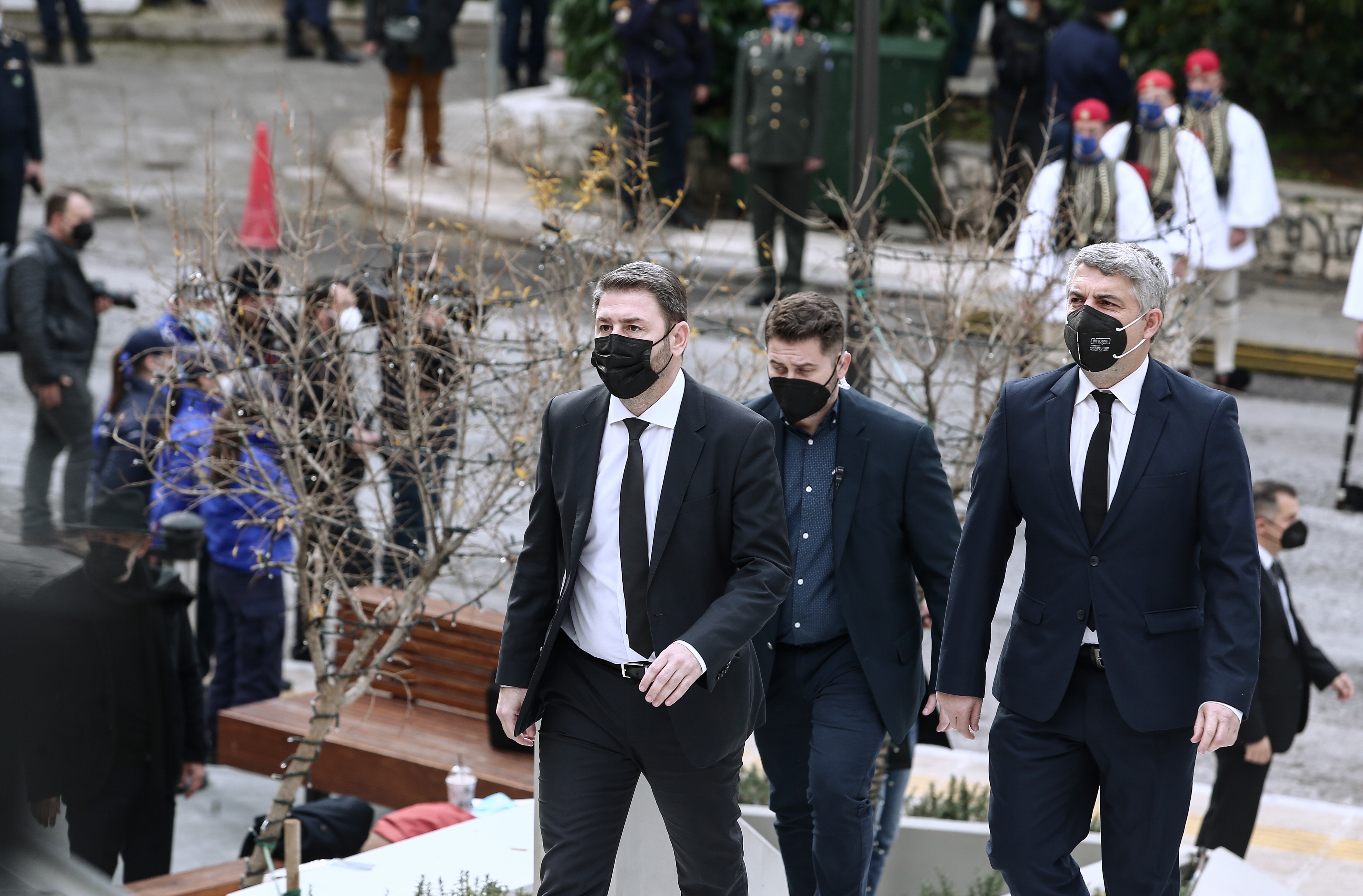 Κάρολος Παπούλιας: «Ύστατο χαίρε» με τιμές αρχηγού κράτους-5