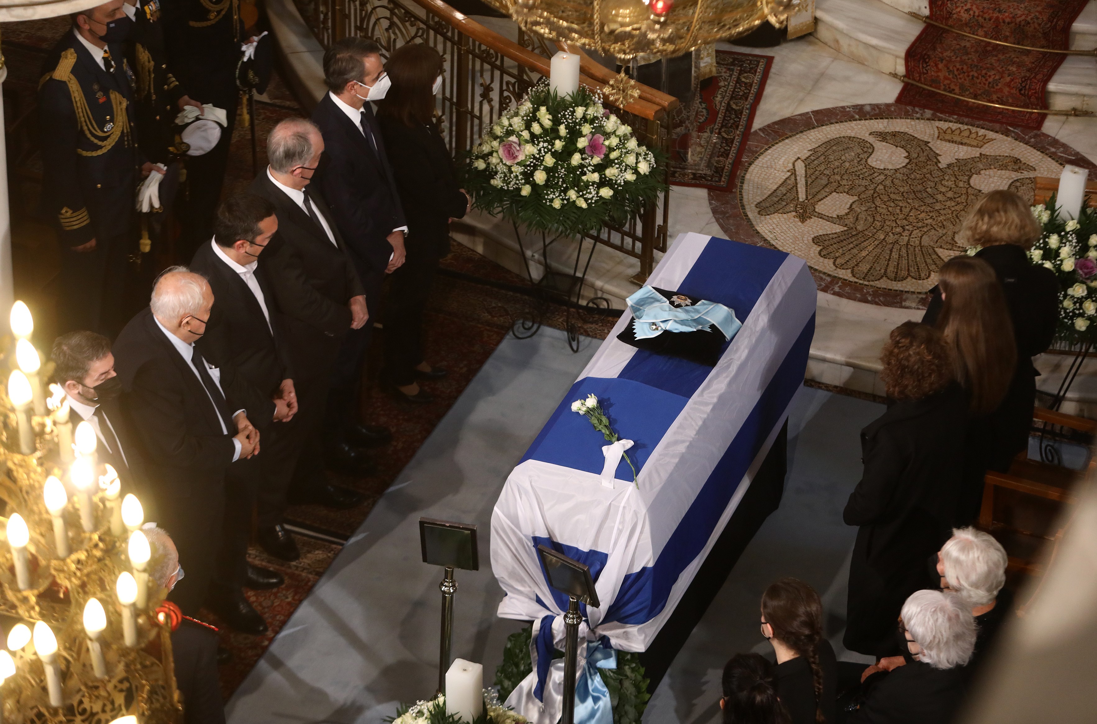 Κάρολος Παπούλιας: «Ύστατο χαίρε» με τιμές αρχηγού κράτους-1