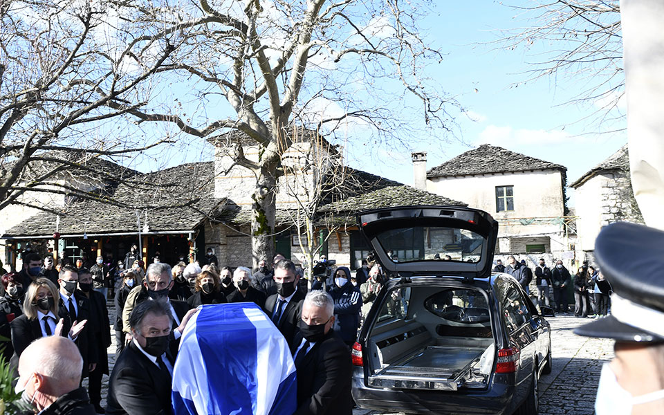 Κάρολος Παπούλιας: Στο Νησί της λίμνης Ιωαννίνων η σορός του-2