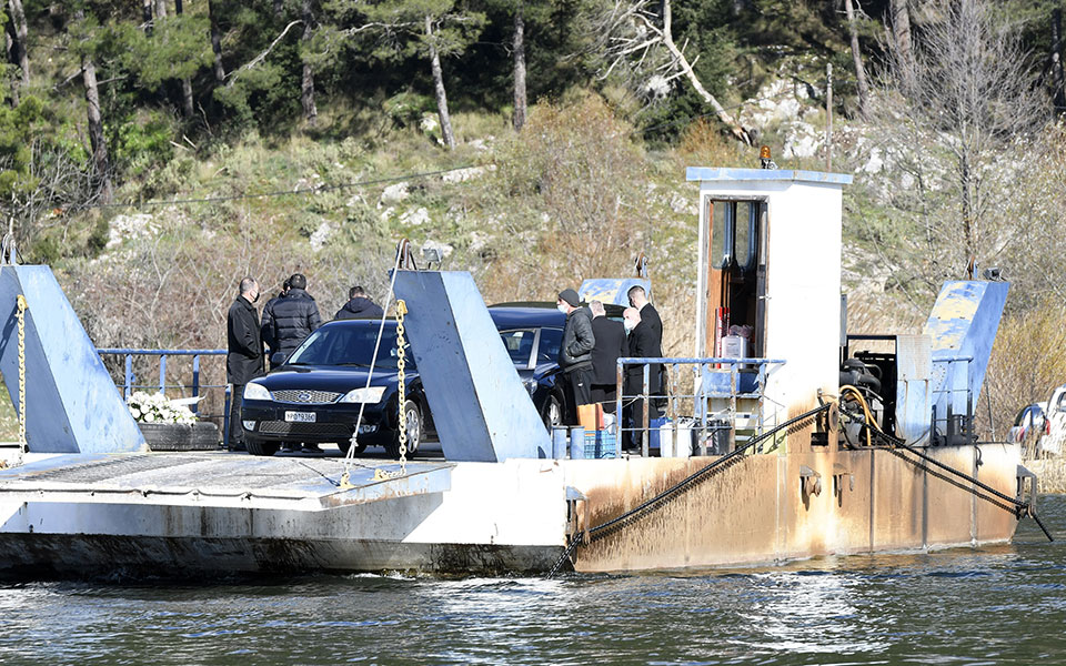 Κάρολος Παπούλιας: Στο Νησί της λίμνης Ιωαννίνων η σορός του-1