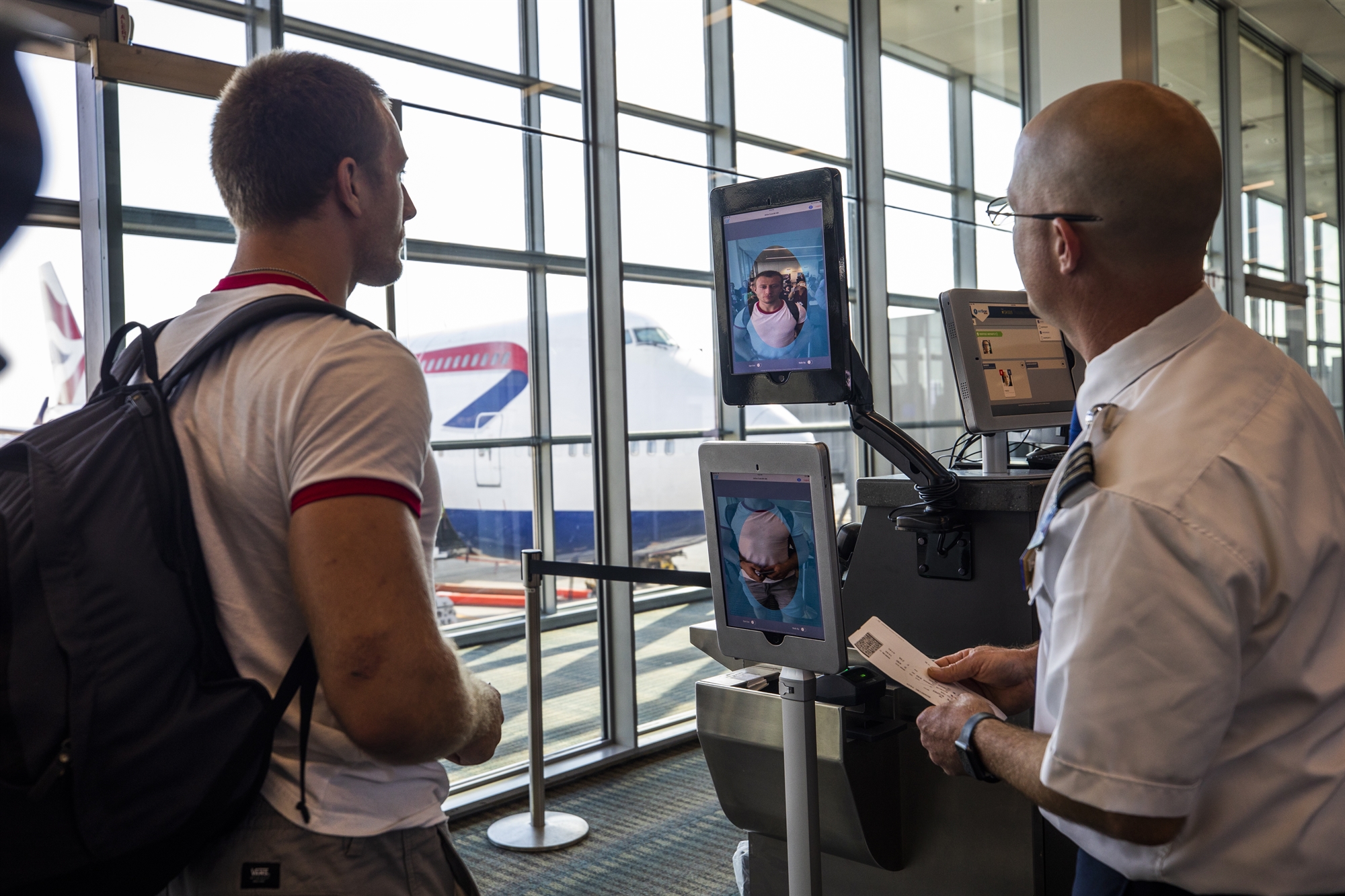 κάρτα-επιβίβασης-το-πρόσωπό-μας-561625777