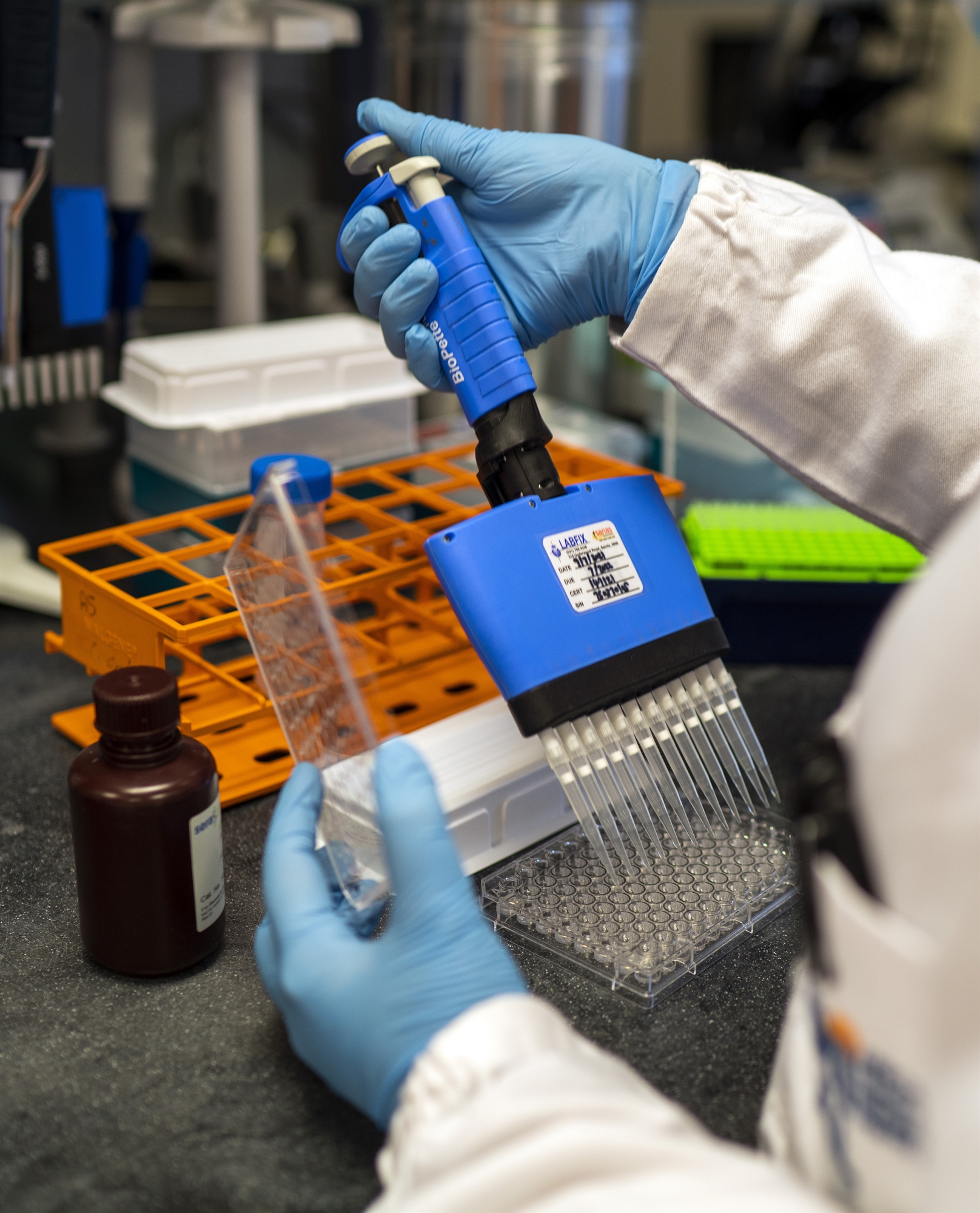 αποκαλύπτεται-και-φοβίζει-η-όμικρον-561640348