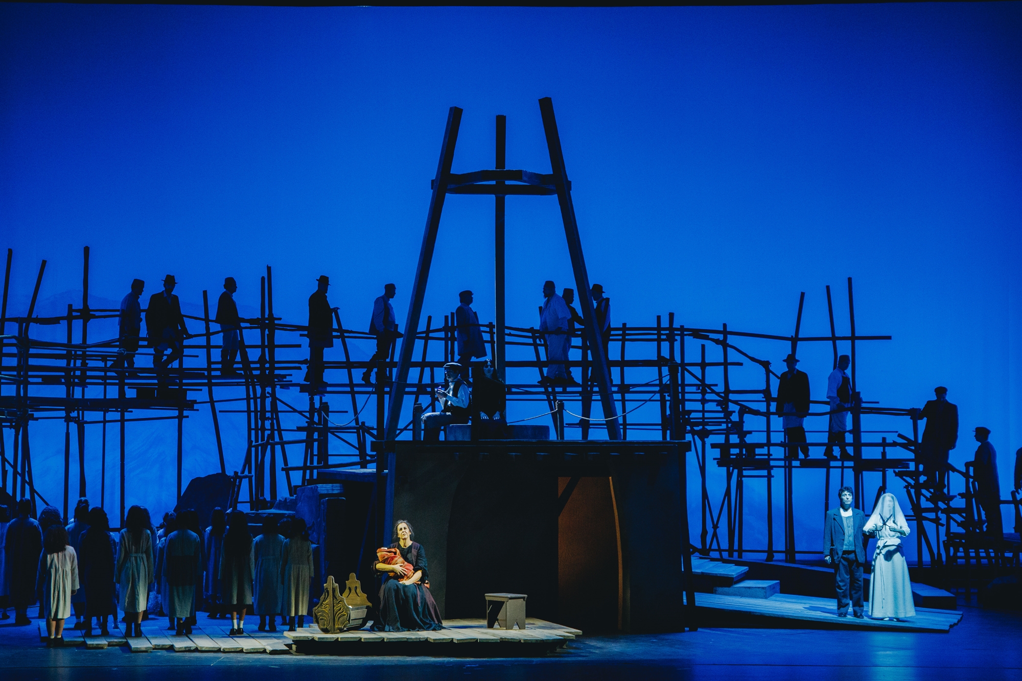 φόνισσα-οι-ευθύνες-της-ζωής-πάνω-της-561611296