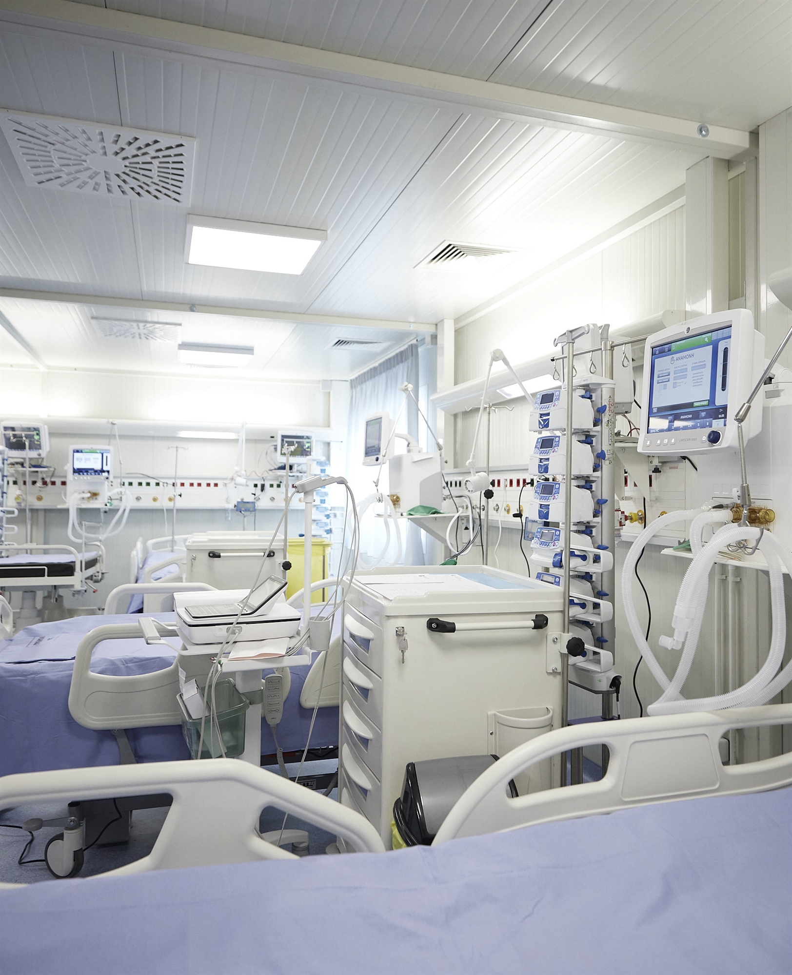 παρίστανε-τη-γιατρό-και-υποσχόταν-θερ-561650059