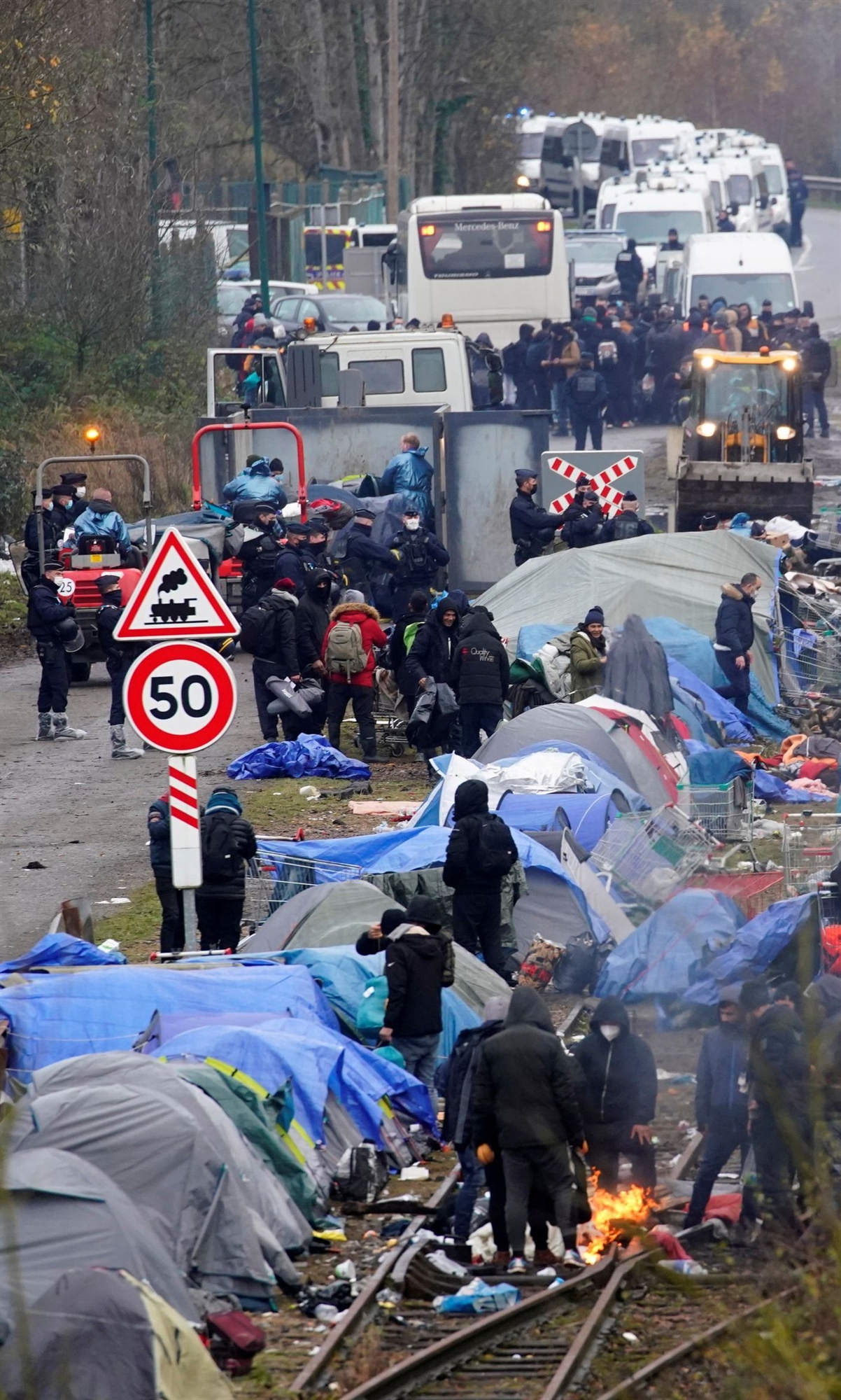 γαλλία-διέλυσαν-αυτοσχέδιο-καταυλισ-561609598