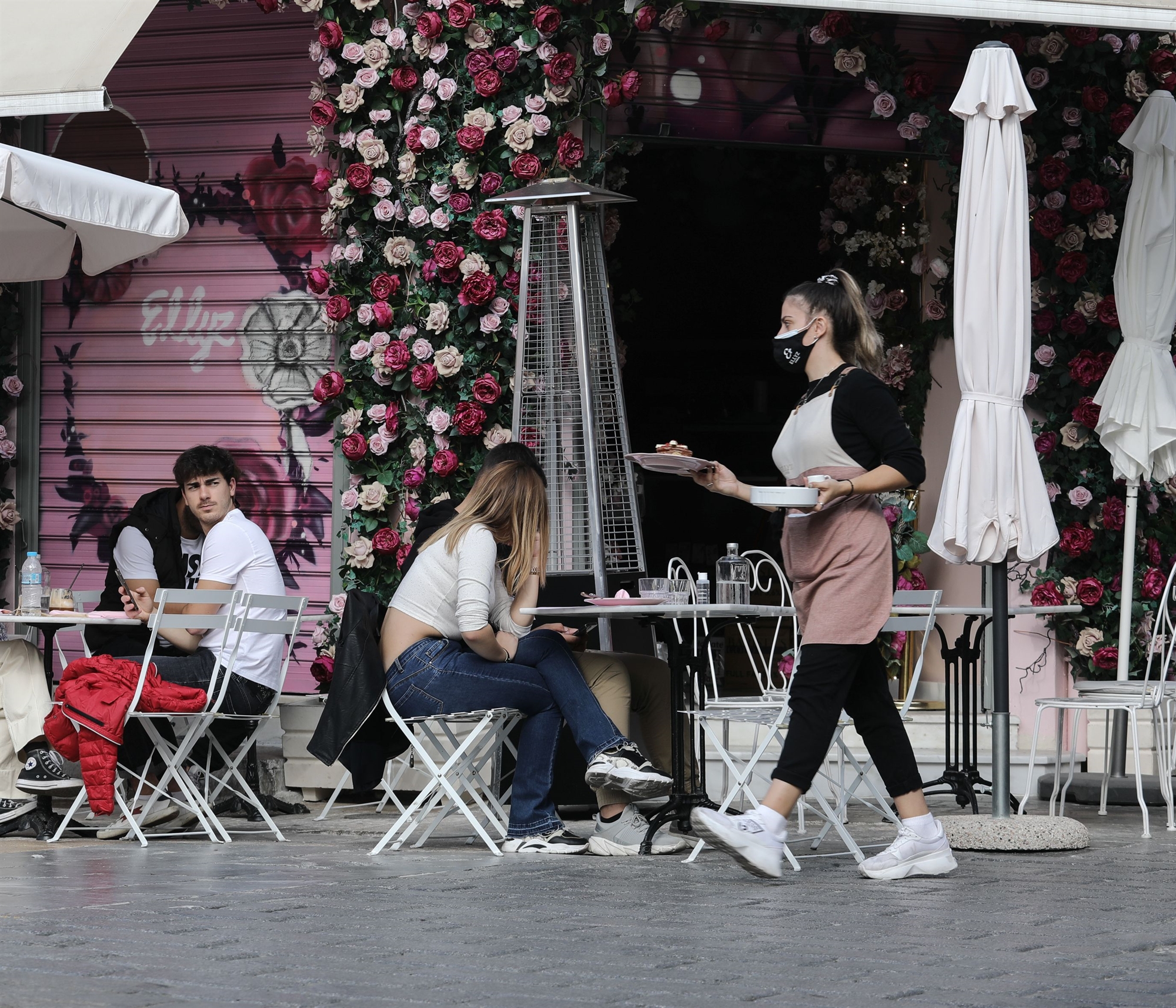 το-ταμείο-είναι-μείον-σε-εστίαση-τουρι-561640780