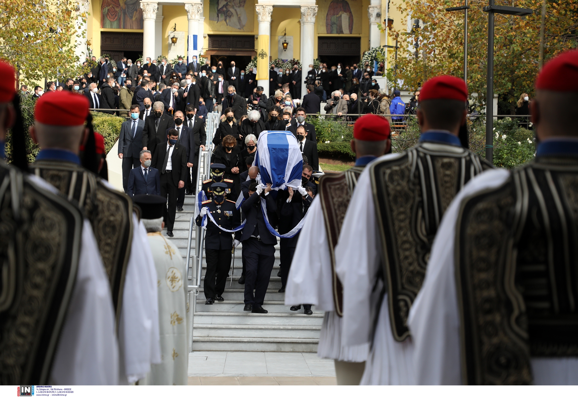 κάρολος-παπούλιας-το-ύστατο-χαίρε-561650038