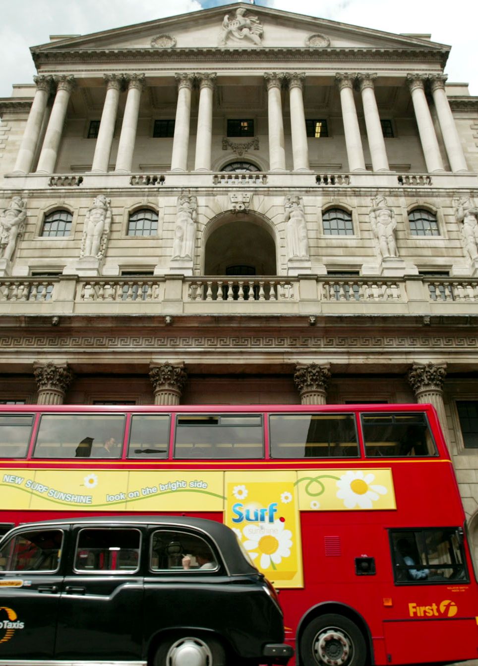 μεγάλες-ελλείψεις-εργαζομένων-στη-βρ-561622387