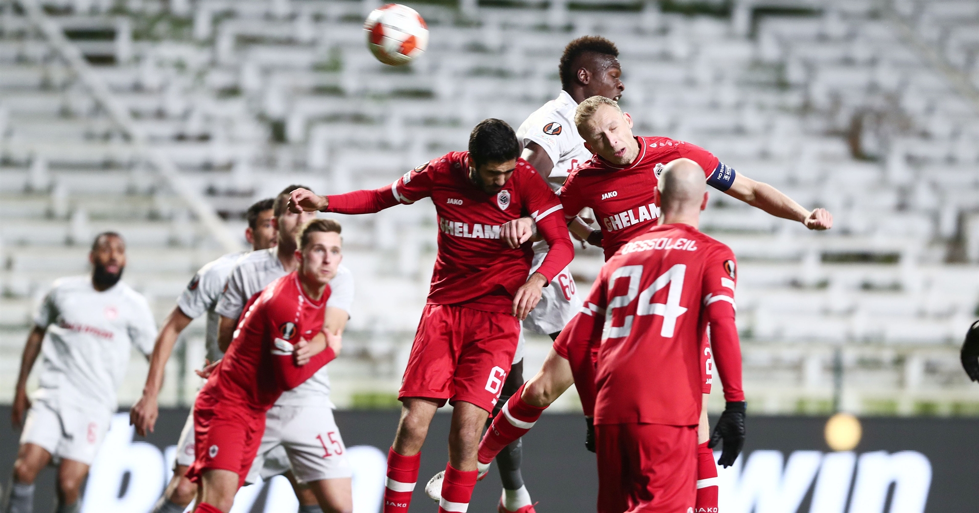 ολυμπιακός-επαιξε-με-το-μυαλό-στα-μπαρ-561623770