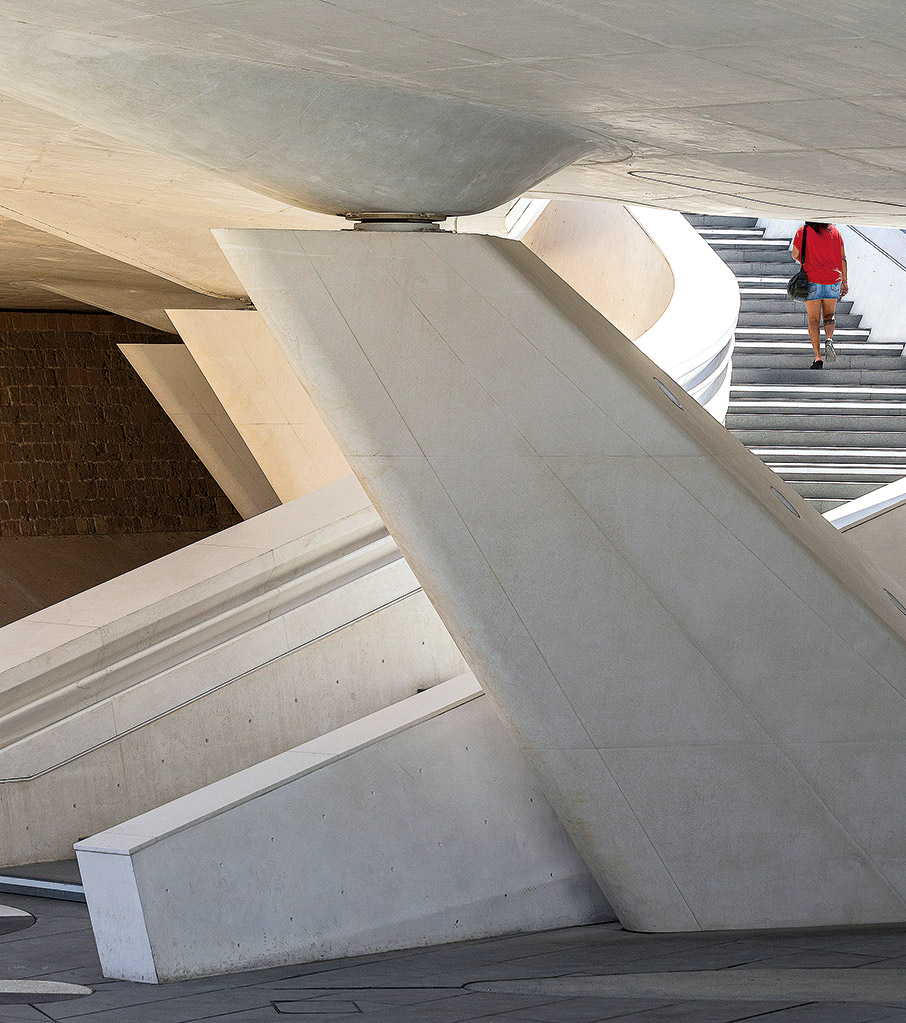 Πλατεία Ζάχα Χαντίντ-1