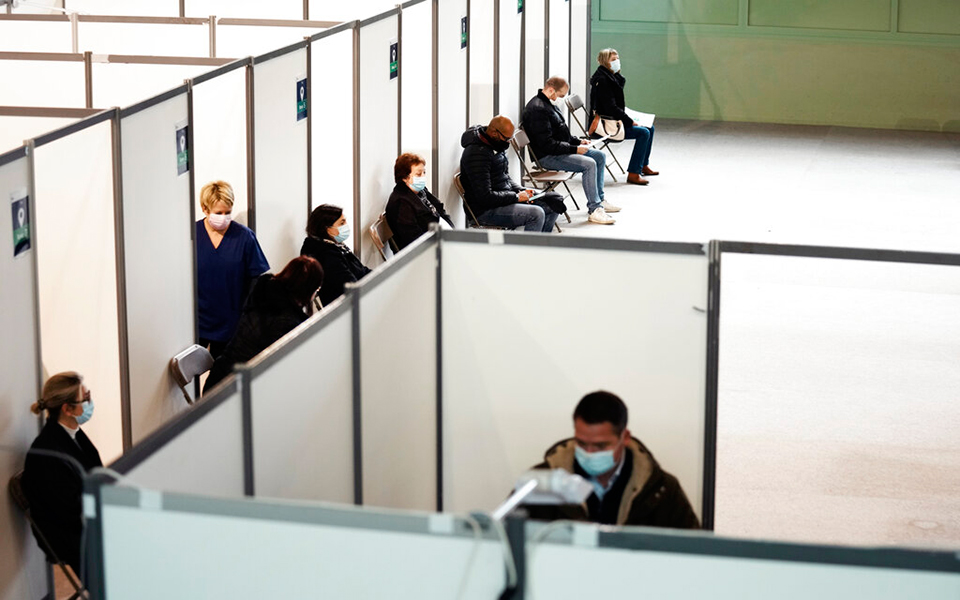 κορωνοϊός-ecdc-εμα-συνιστούν-κοκτέιλ-561619651