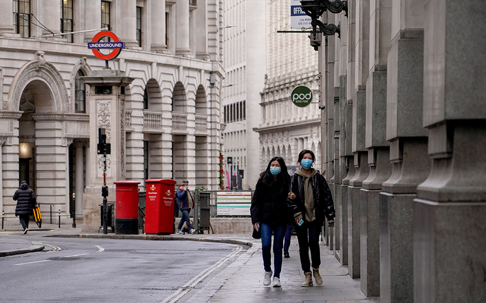 μετάλλαξη-όμικρον-πρώτος-θάνατος-στη-561627931