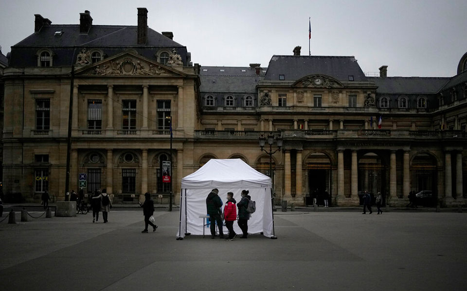 καμπανάκι-ecdc-για-όμικρον-πιθανώς-θα-κ-561631390