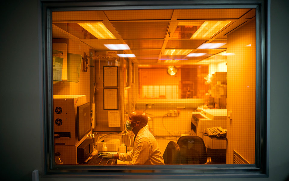 νότια-αφρική-το-κύμα-της-όμικρον-κορ-561652723