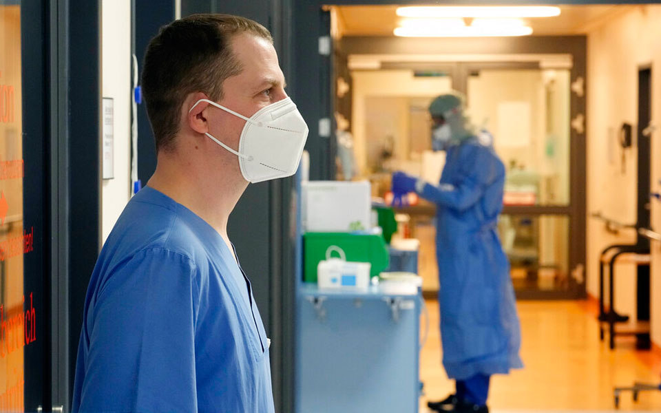 μετάλλαξη-όμικρον-33-επιβεβαιωμένα-και-561644386