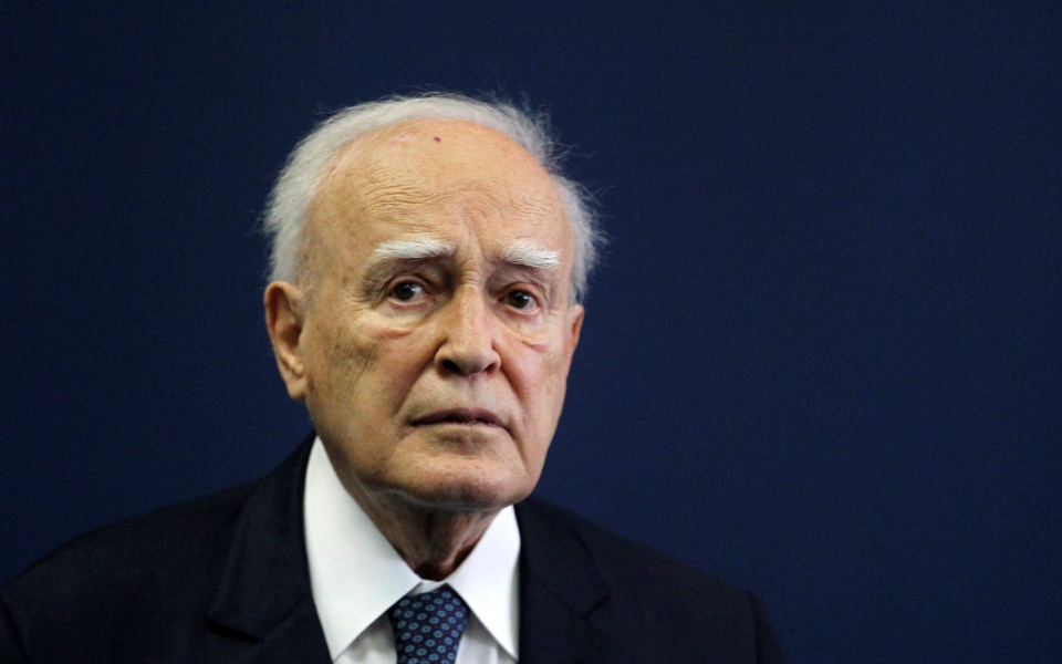 κάρολος-παπούλιας-με-τιμές-εν-ενεργεί-561646249