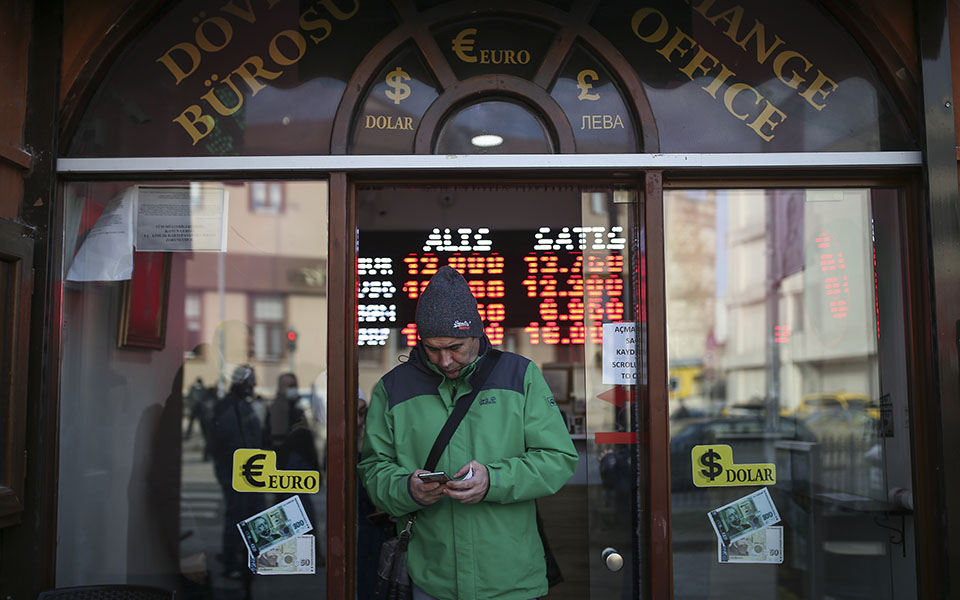 τουρκία-η-κατακρήμνιση-της-λίρας-και-η-561646720