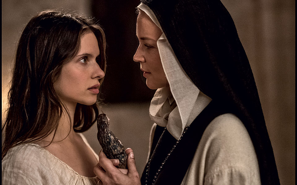 Δάφνη Πατακιά: «Οι φιλοδοξίες μου φτάνουν μέχρι τις κρίσεις πανικού»-3