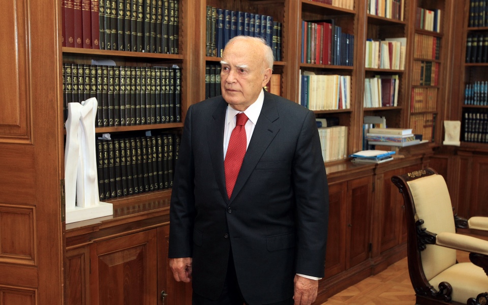 me-times-archigoy-kratoys-i-kideia-toy-karoloy-papoylia2