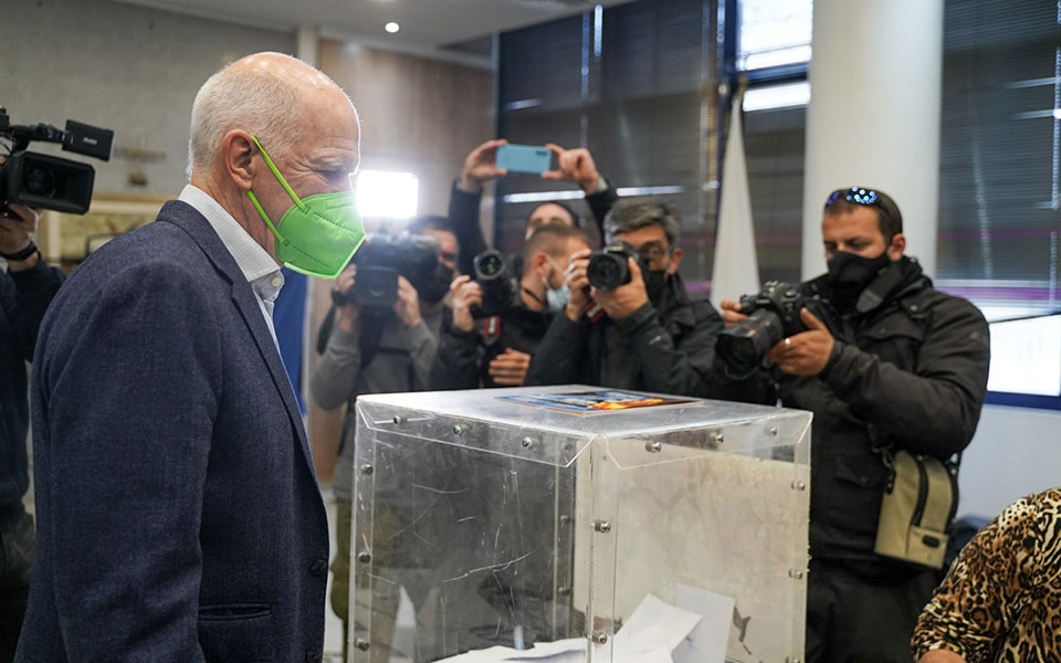 ο-γιώργος-παπανδρέου-μετά-το-αποτέλεσ-561627490