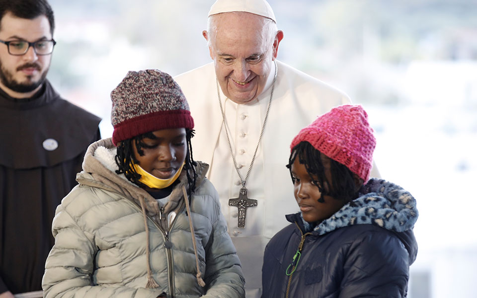 το-μήνυμα-του-πάπα-από-τη-λέσβο-ας-βρού-561616696