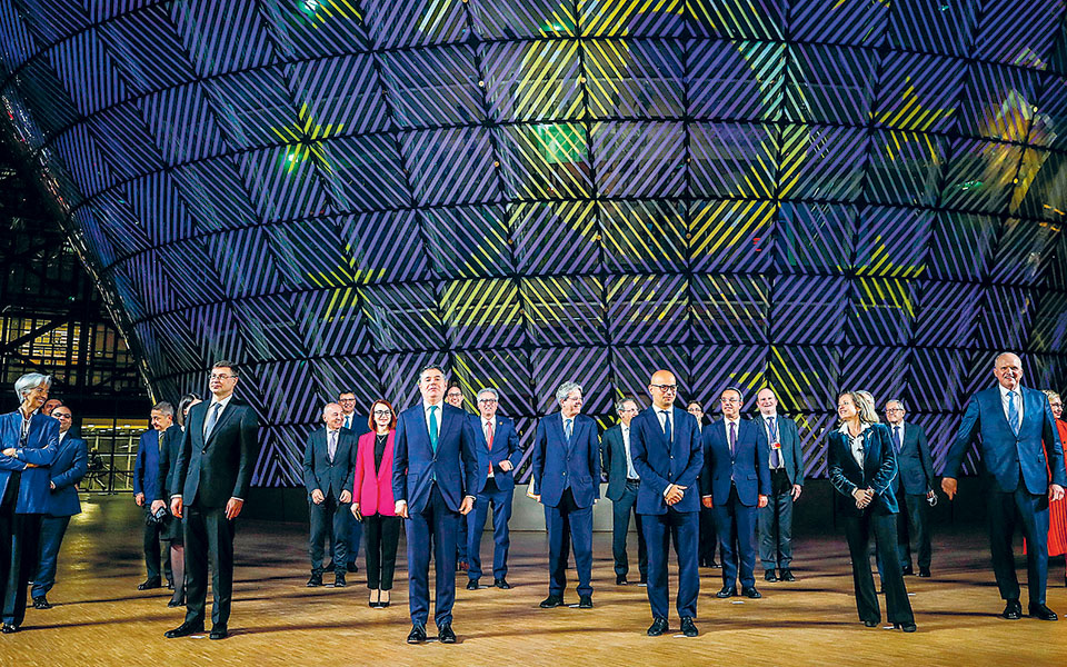 αποδυνάμωση-της-ανάκαμψης-στην-ευρώπ-561618880