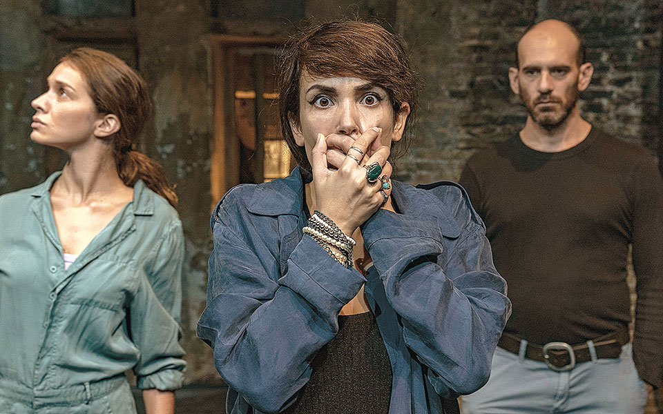 επιστροφή-στα-πάτρια-με-ένα-δυνατό-θρί-561626728