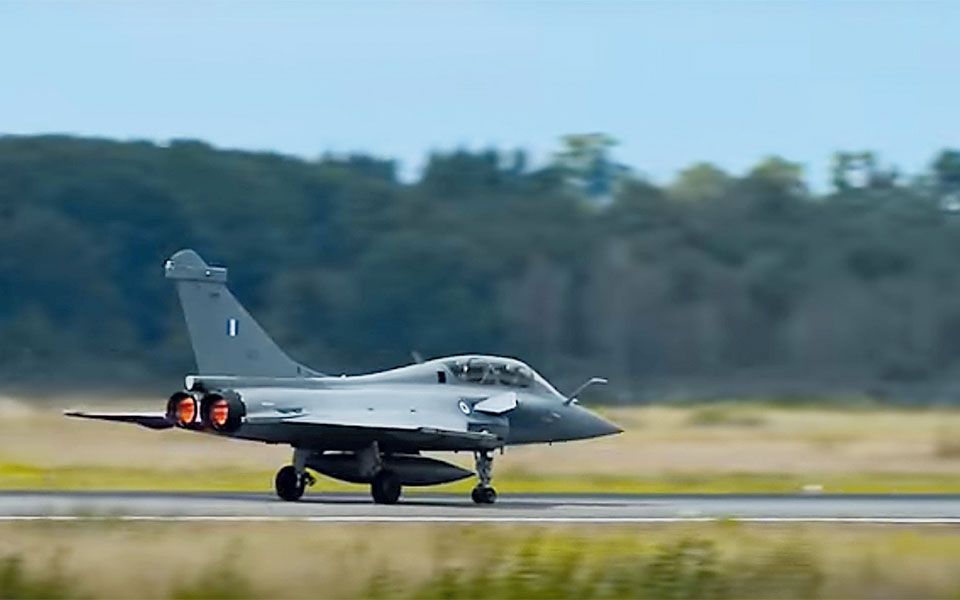 προσγειώνονται-τα-πρώτα-έξι-rafale-561626629