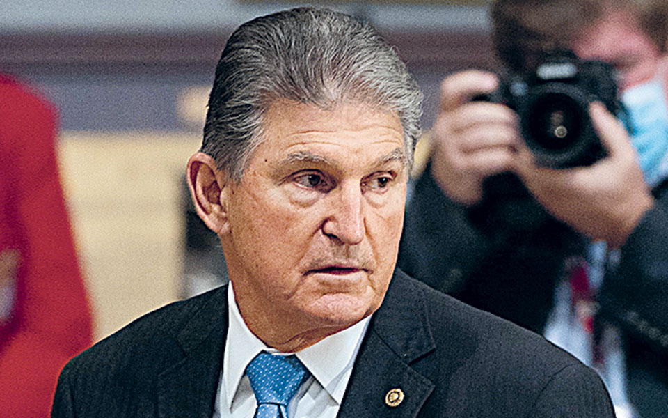 θυμός-στον-λευκό-οίκο-για-τον-μάντσιν-561639418