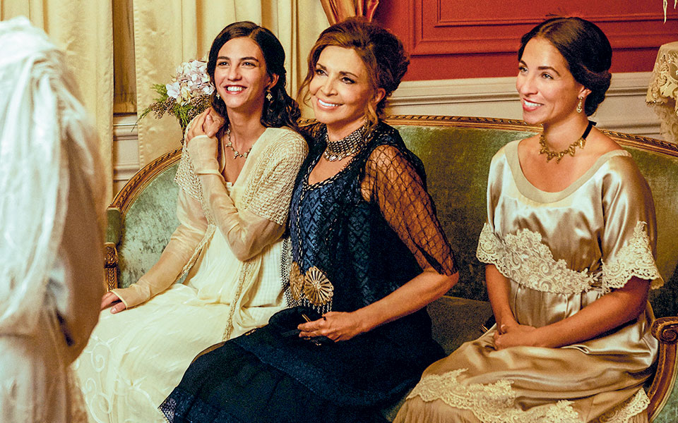 η-σμύρνη-των-ρωμιών-από-το-θαύμα-στην-561645004