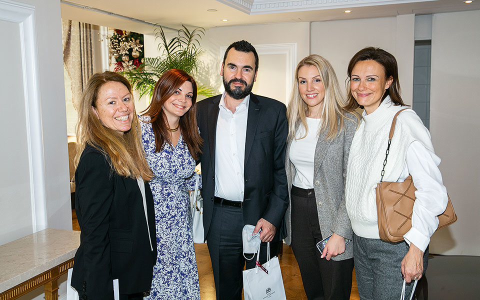 Μια εορταστική σύναξη για δημοσιογράφους στο Tudor Hall του King George-1