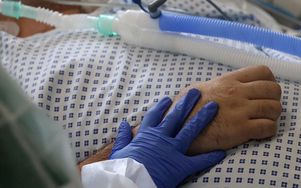 κορωνοϊός-2-831-κρούσματα-91-θάνατοι-662-διασω-561637708