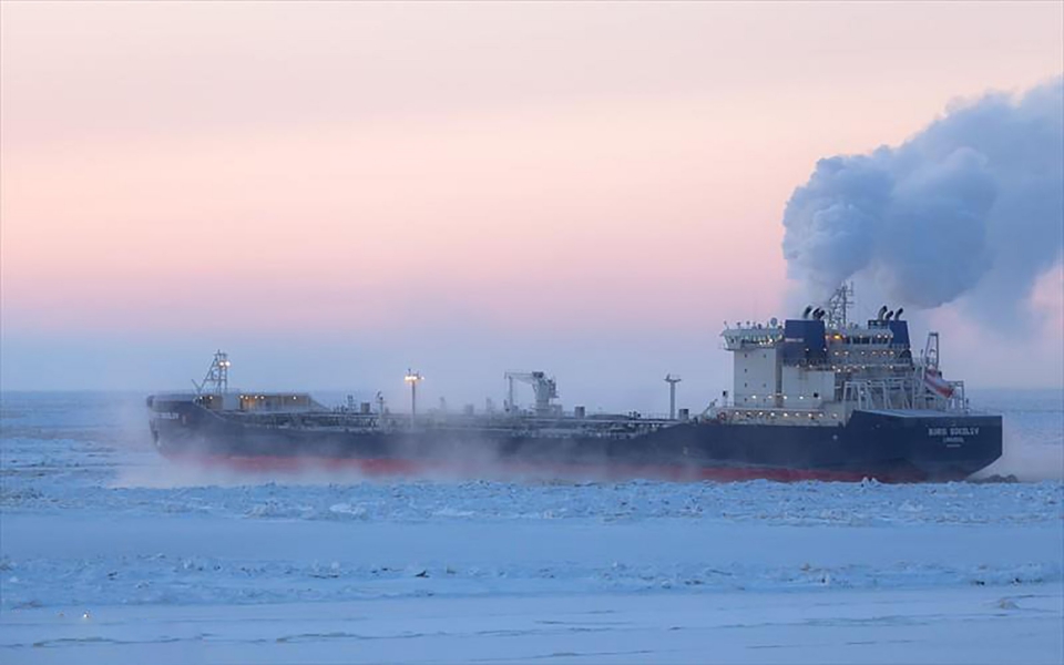 αρκτικός-ωκεανός-δεξαμενόπλοιο-με-κυ-561612310
