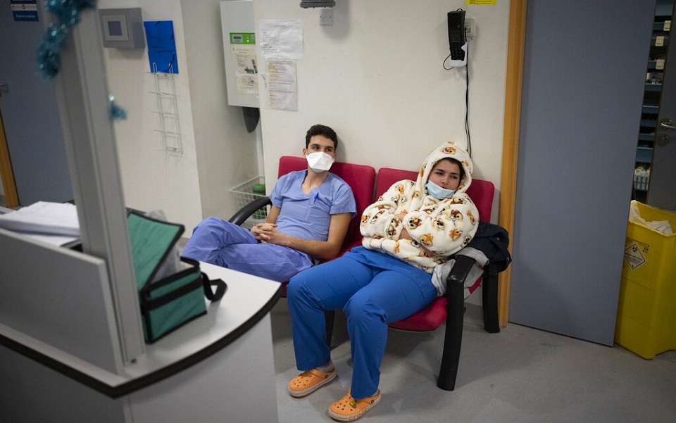 Γαλλία: Χριστούγεννα στην εντατική για ασθενείς, γιατρούς και νοσηλευτές (εικόνες)-7