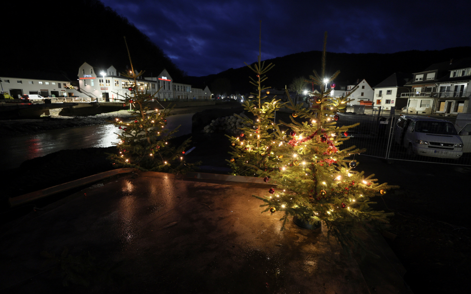 Γερμανία: Τα χωριά που πλημμύρισαν τον Ιούλιο φορούν ξανά τα γιορτινά τους (εικόνες)-2